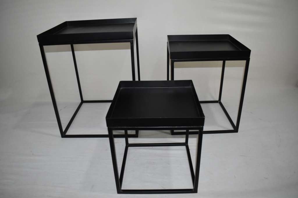 NESTING TABLE SET