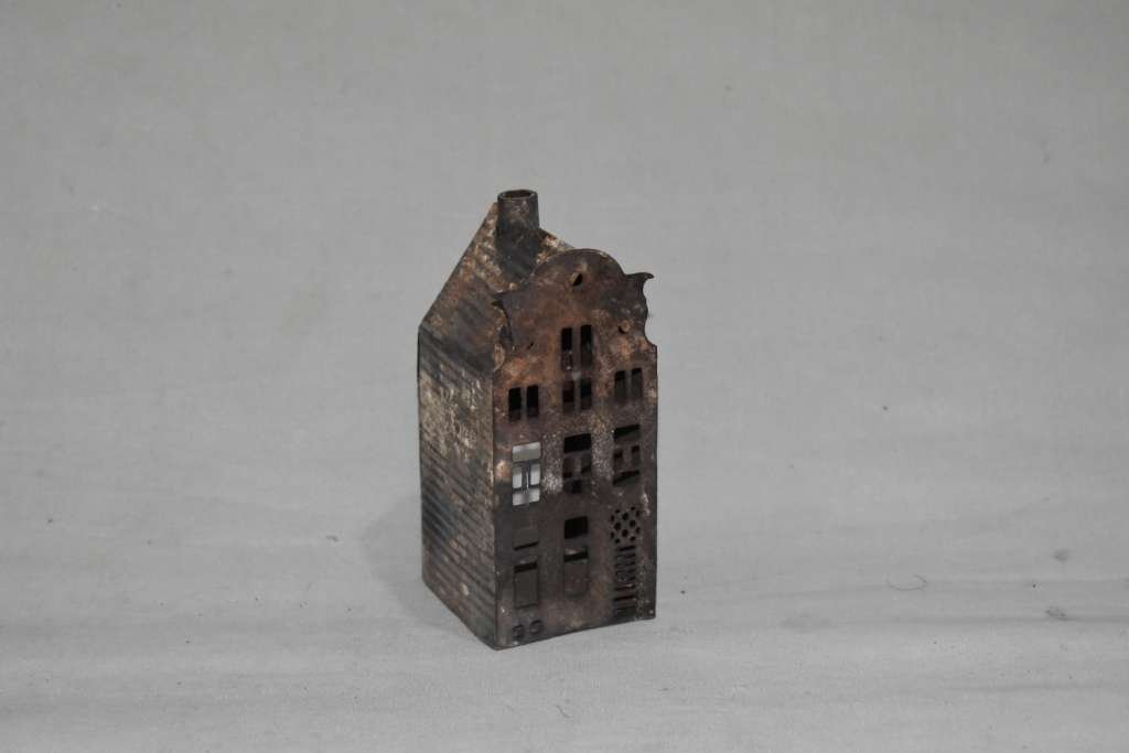 LH-72913 Light House